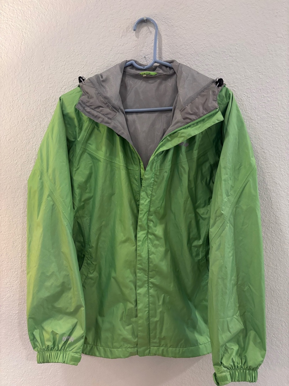 Lightweight Lime Green Hooded Rain Jacket by Koppen size L